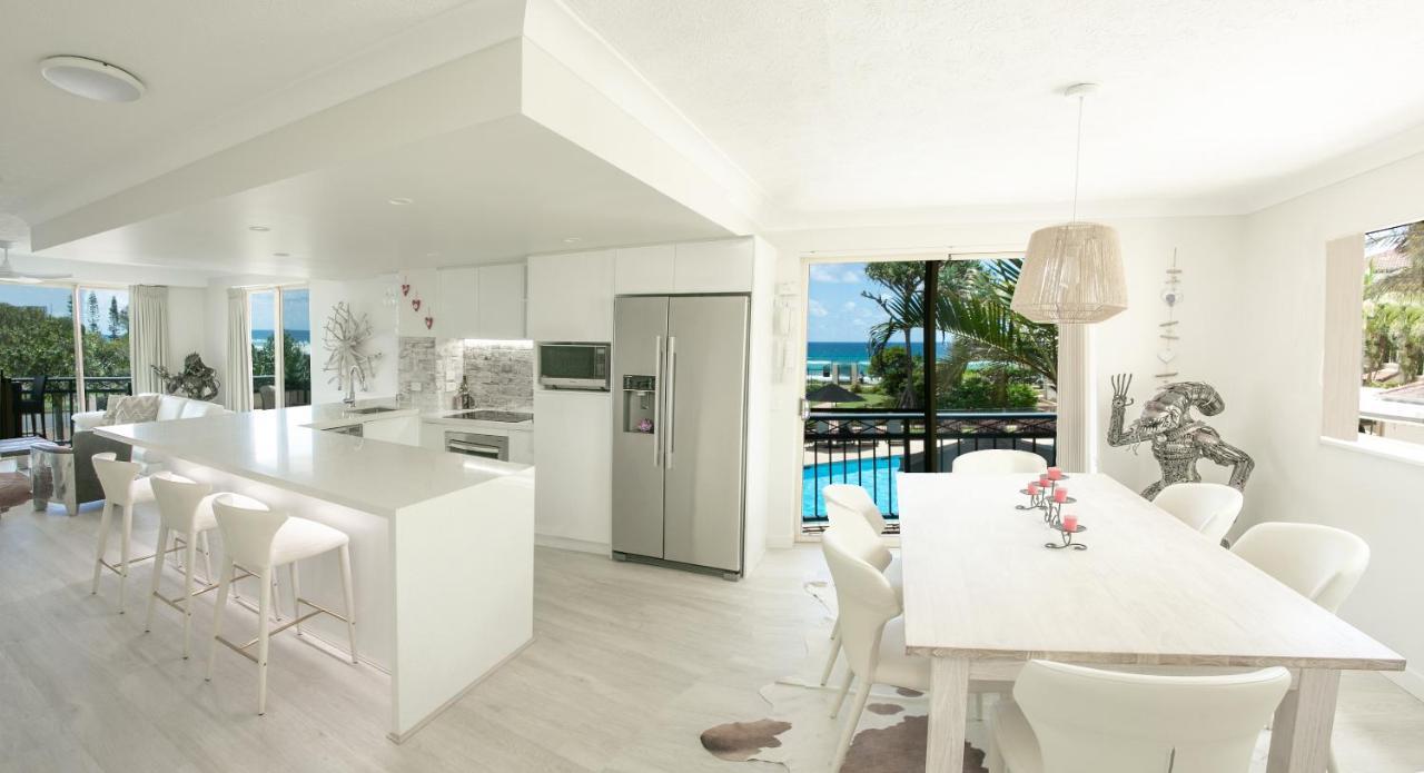 Golden Riviera Absolute Beachfront Resort Gold Coast Eksteriør bilde