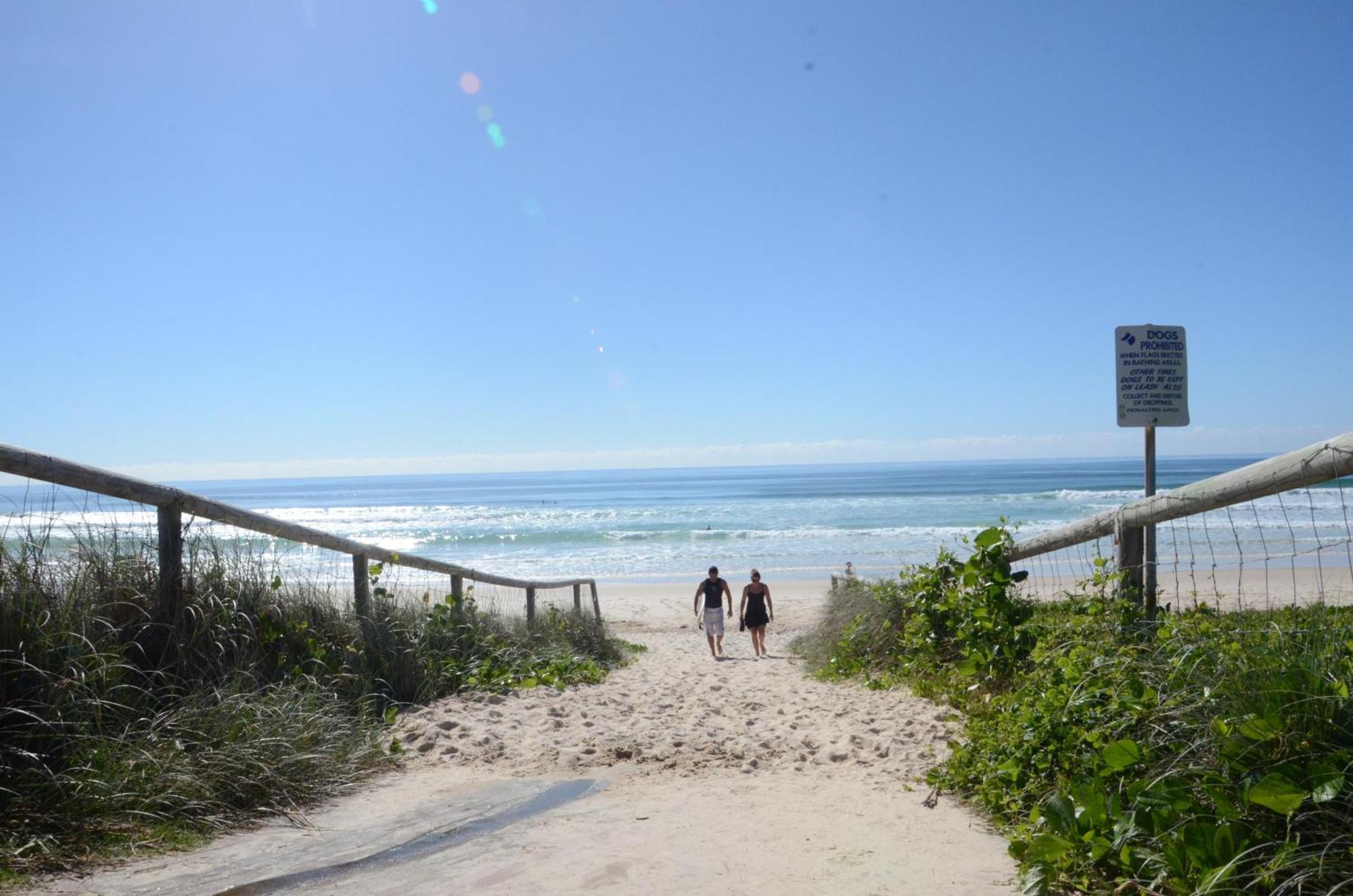 Golden Riviera Absolute Beachfront Resort Gold Coast Eksteriør bilde